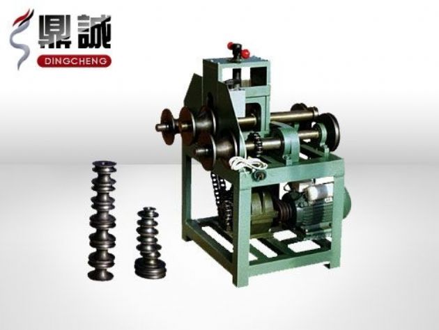 點擊查看詳細信息<br>標題：立式多功能滾動式彎管機 閱讀次數：4915